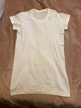 lululemon white swiftly  Short Sleeve tee
